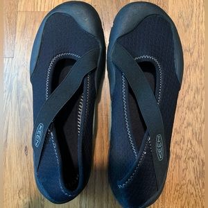 Keen water shoes, woman size 9